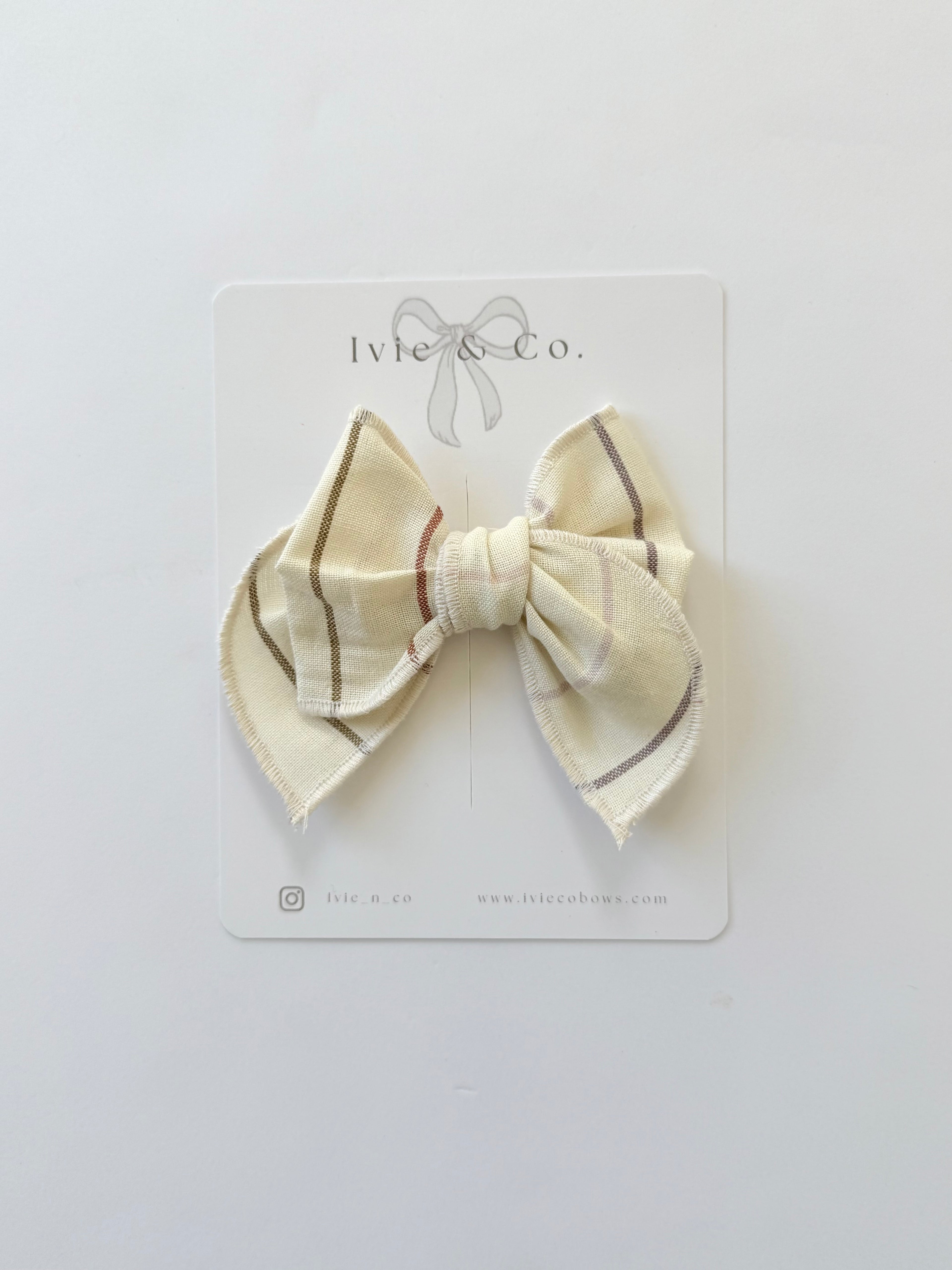 Medium Lottie bow