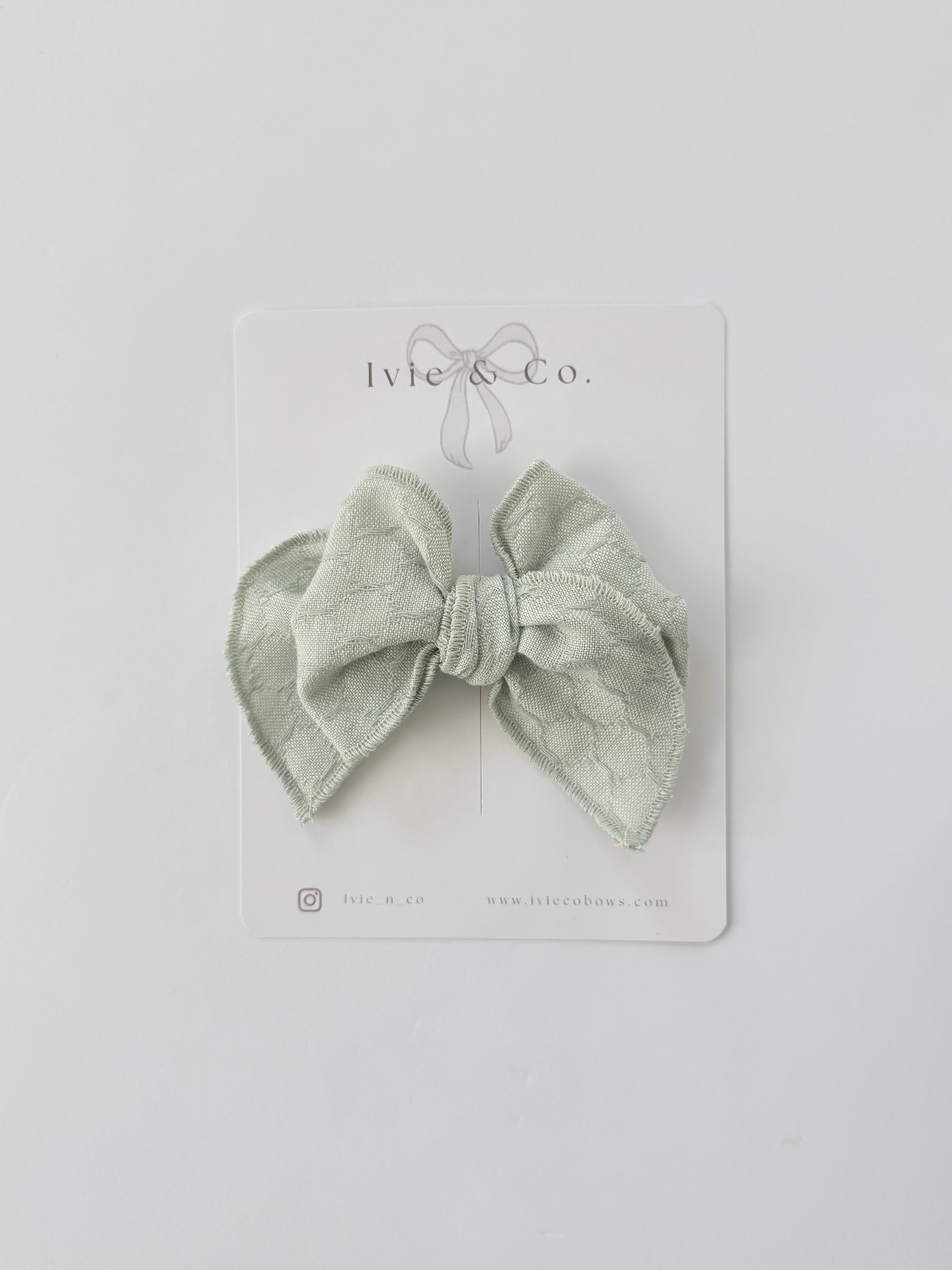 Medium Claire bow