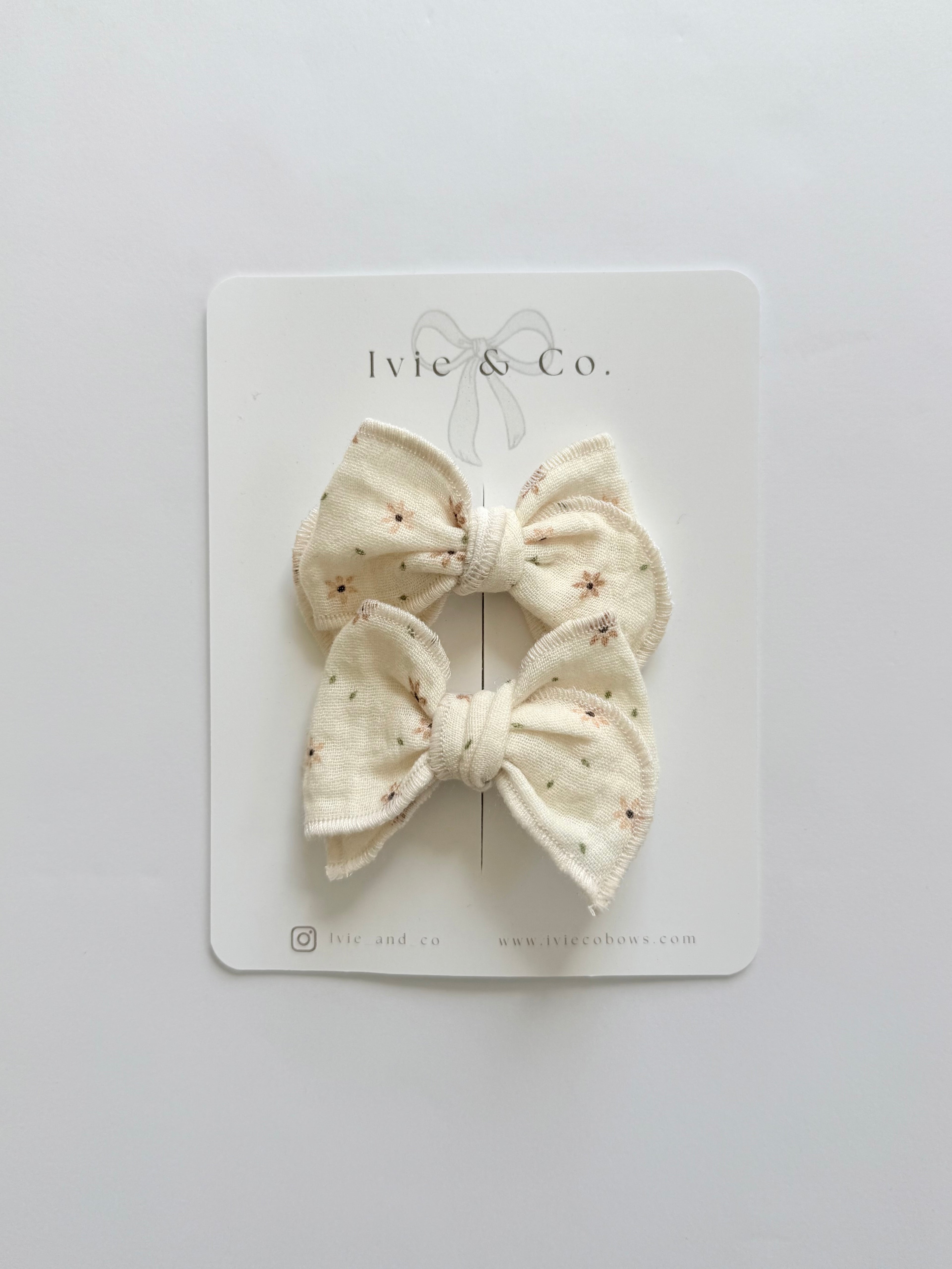 Small Daisy Bow Set