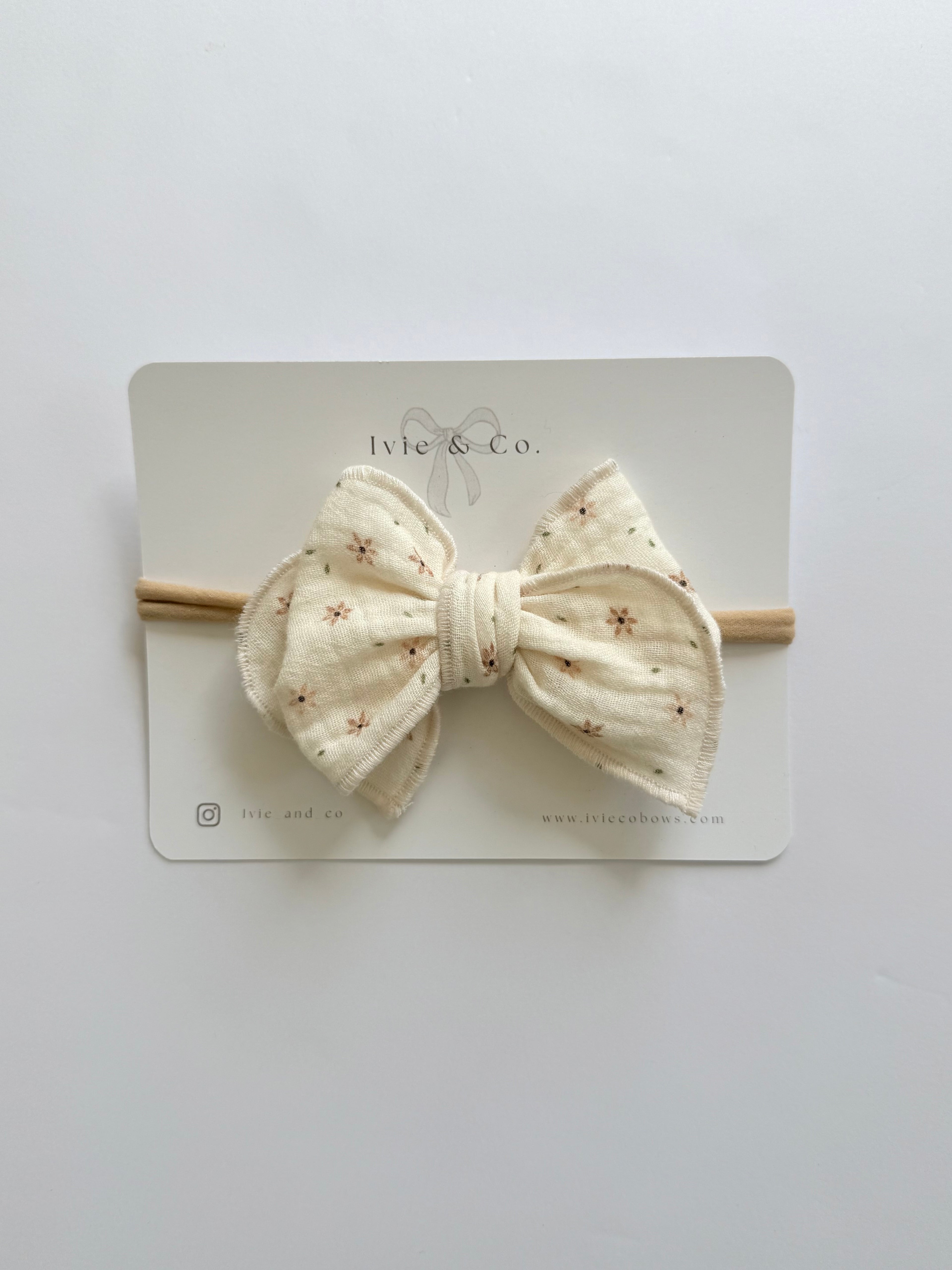 Medium Daisy Bow