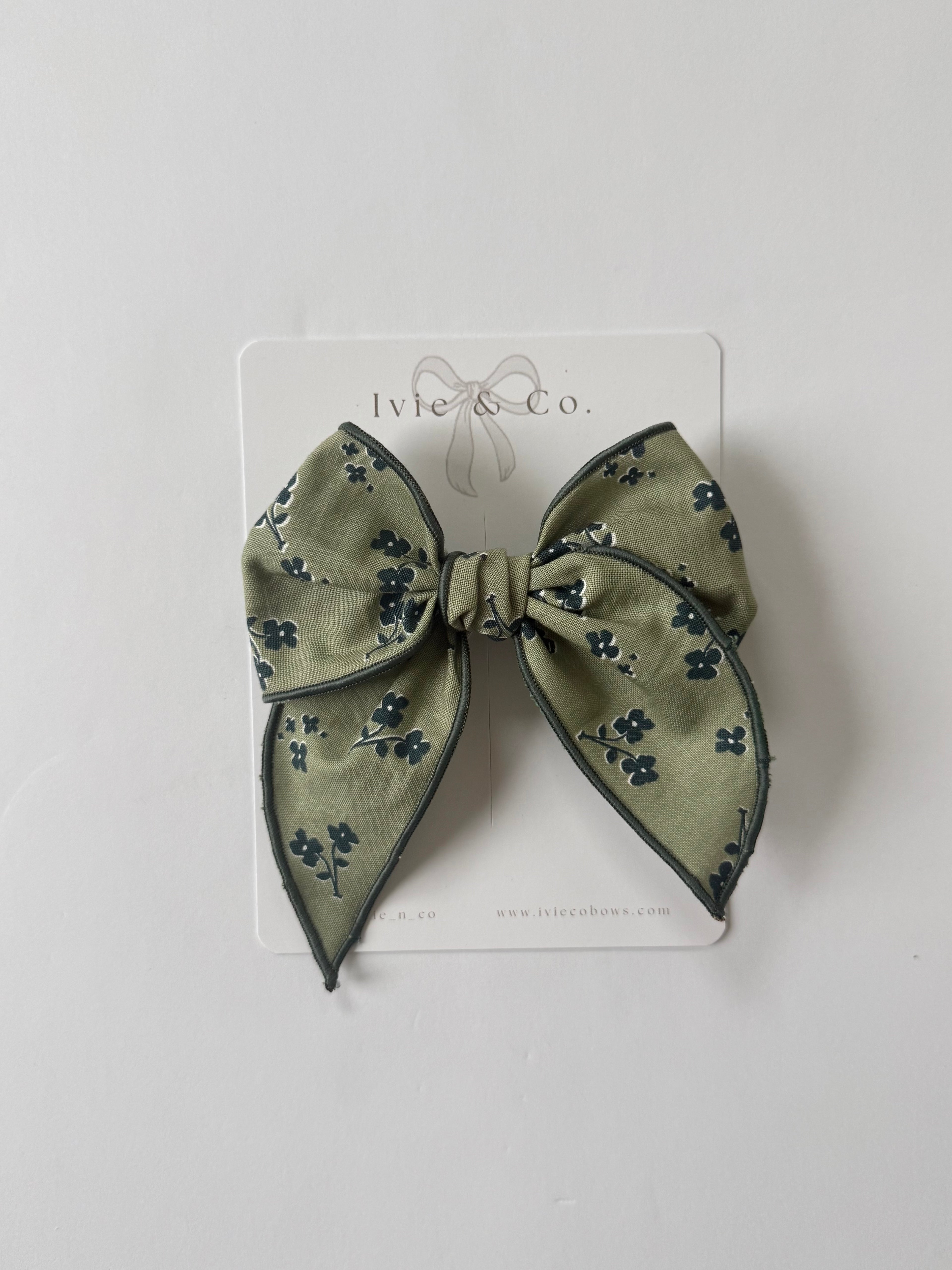 Large Maeve Bow