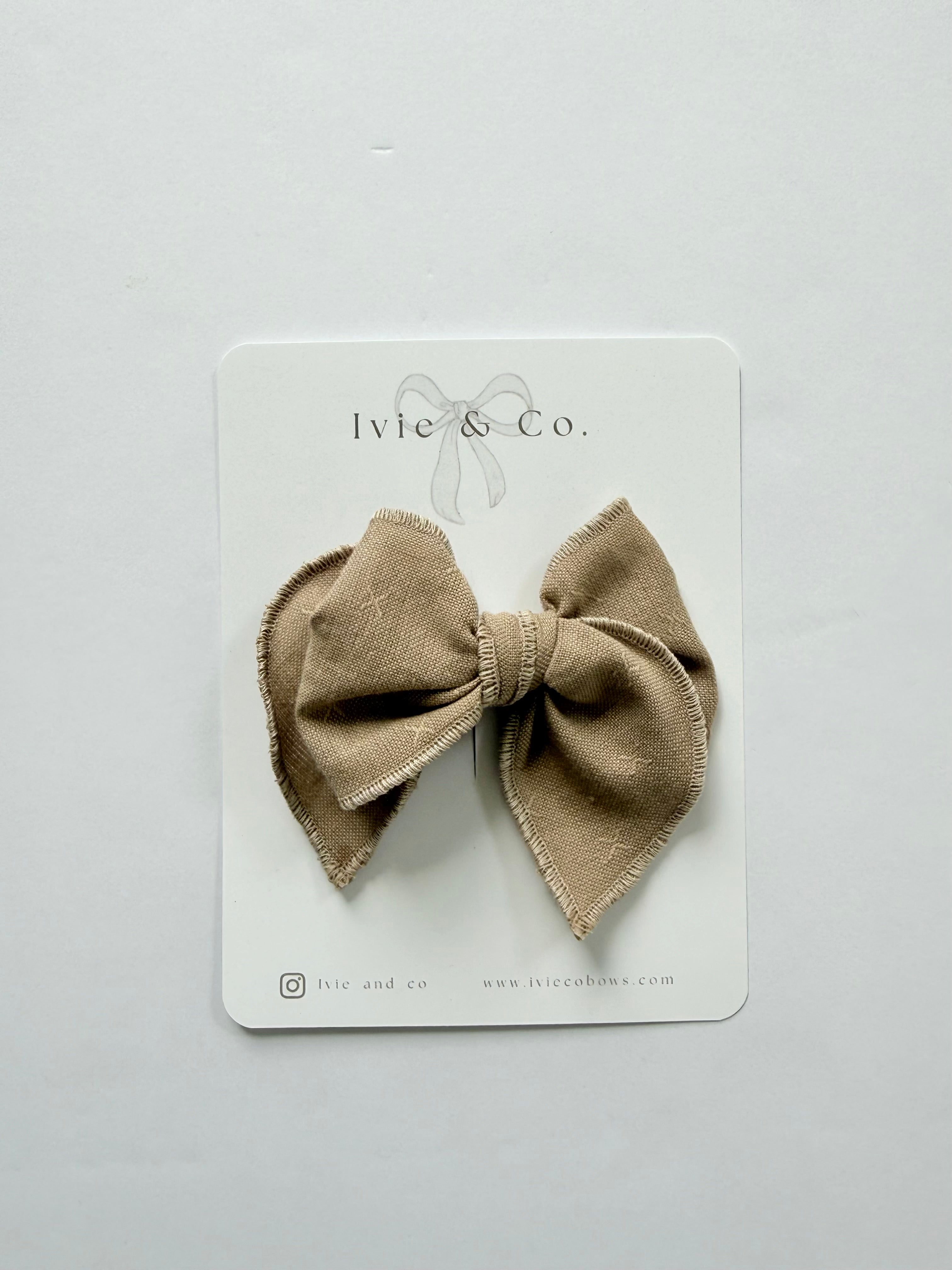 Medium Hazel bow