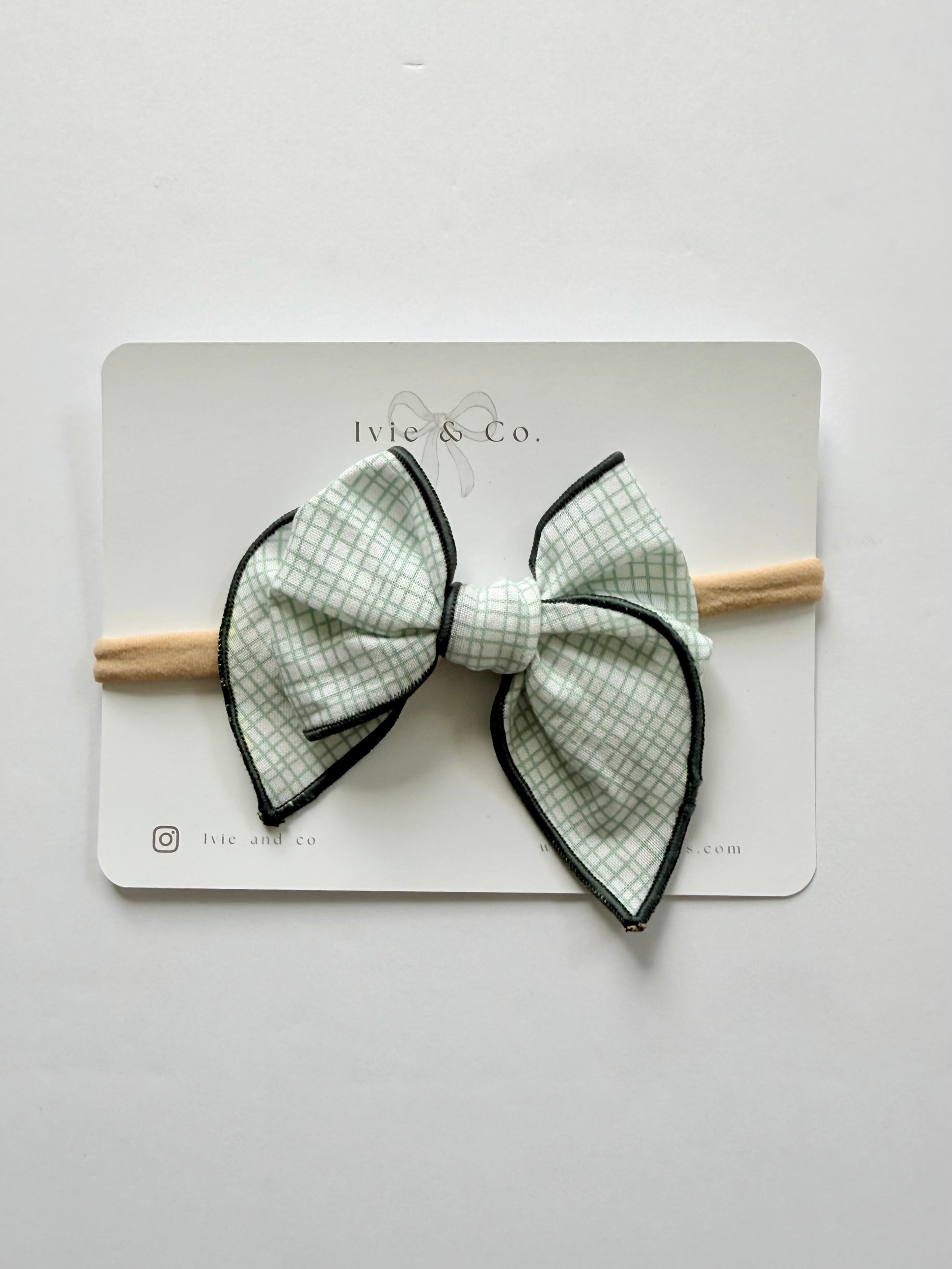 Medium Bridgette Bow