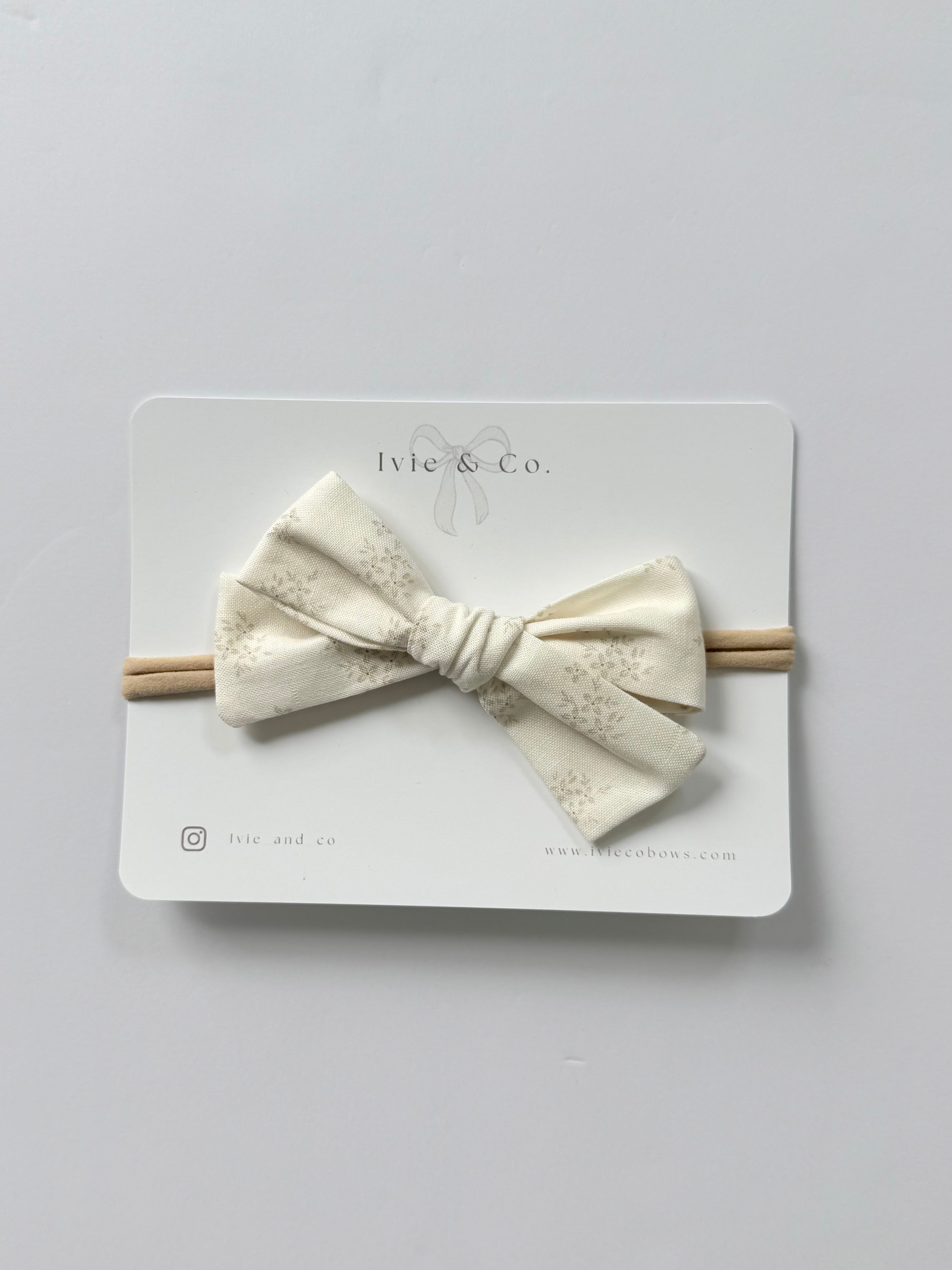 Medium Rosalie bow