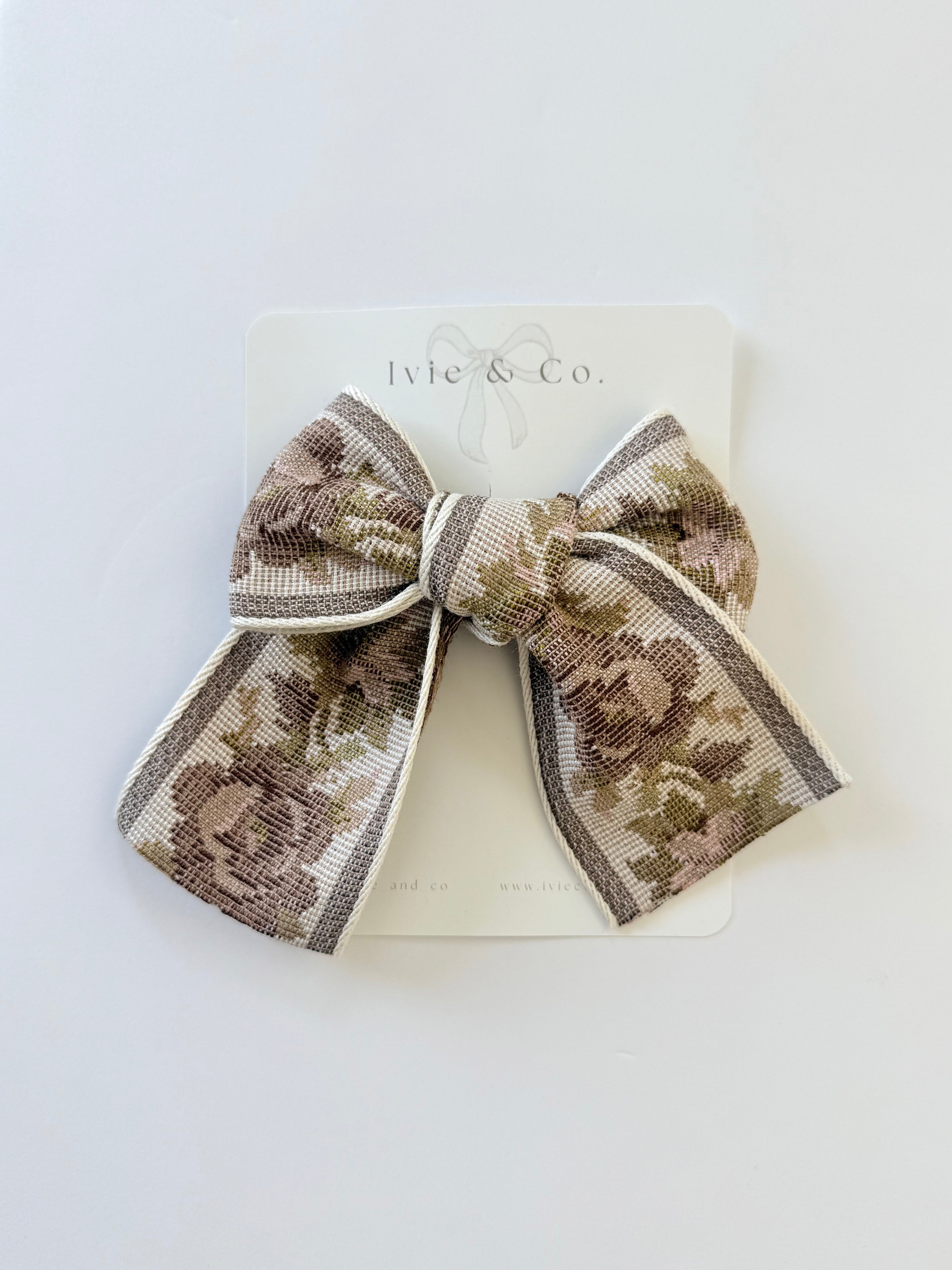 Large Betsy Bow